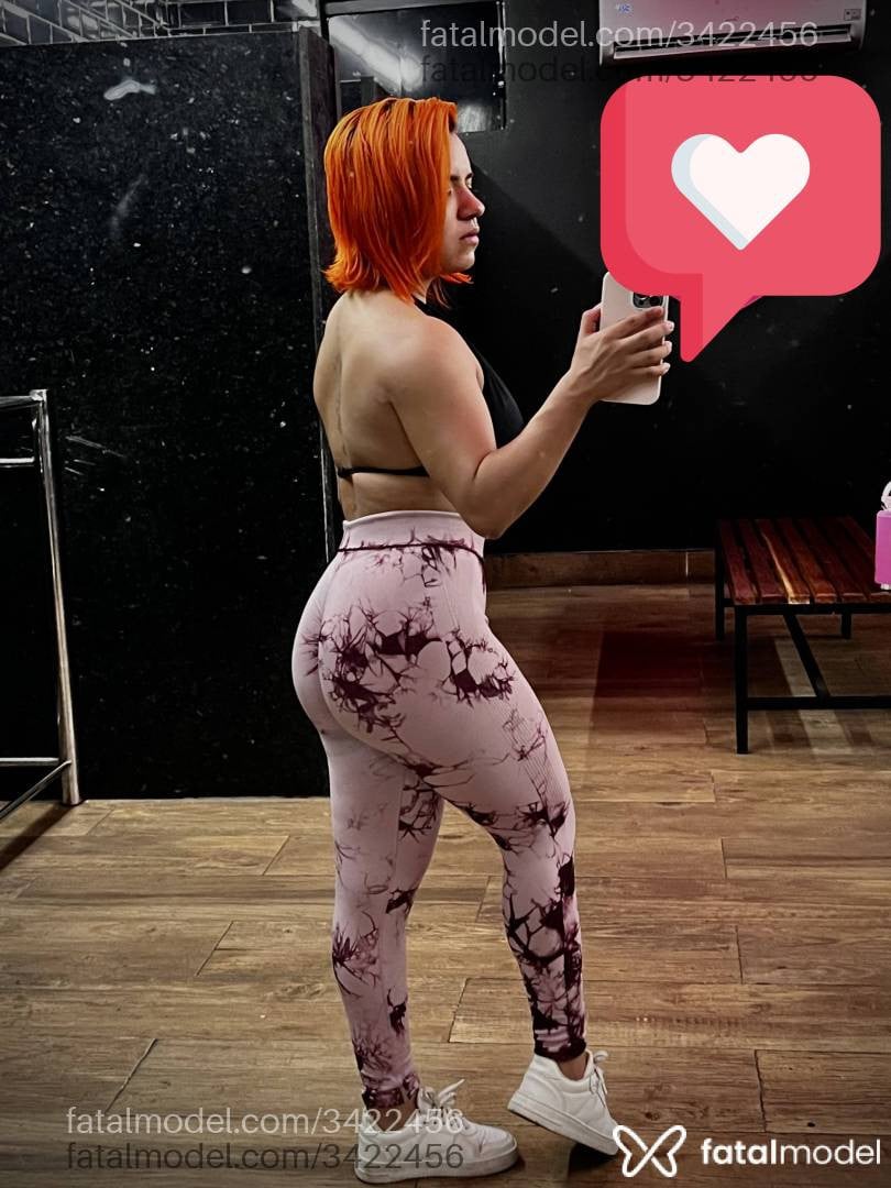 Acompanhante mulher ruiva (o) de olhos castanhos - Redsil