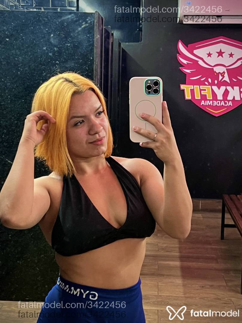 Acompanhante mulher ruiva (o) de olhos castanhos - Redsil