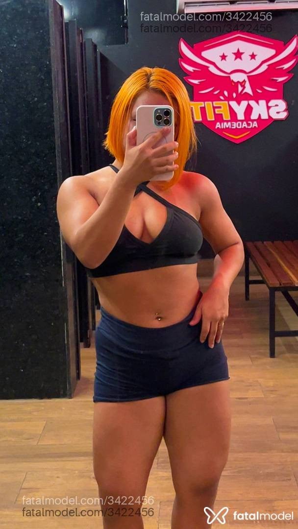 Acompanhante mulher ruiva (o) de olhos castanhos - Redsil