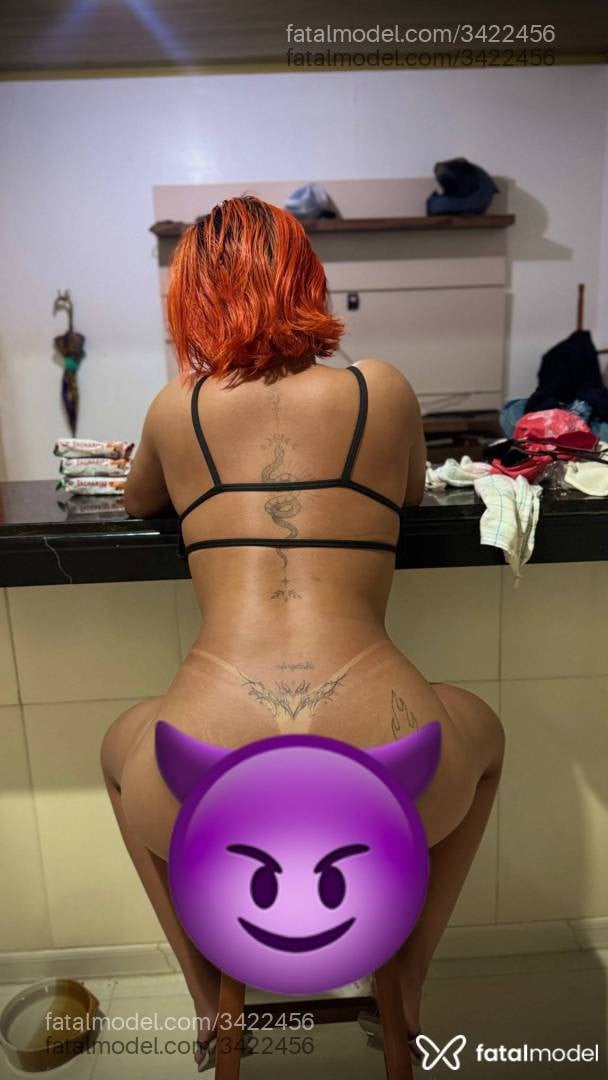 Acompanhante mulher ruiva (o) de olhos castanhos - Redsil
