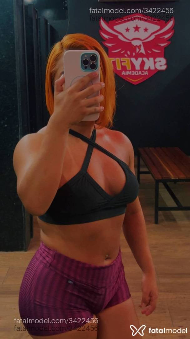 Acompanhante mulher ruiva (o) de olhos castanhos - Redsil