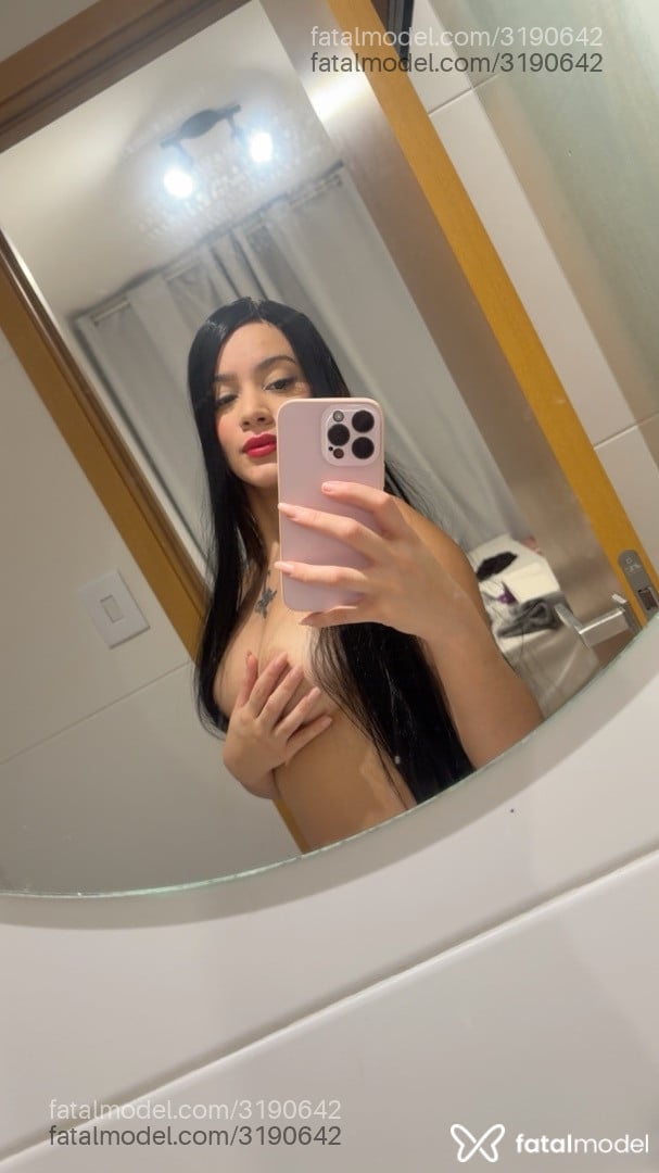 Acompanhante mulher morena (o) de olhos castanhos - Sofia