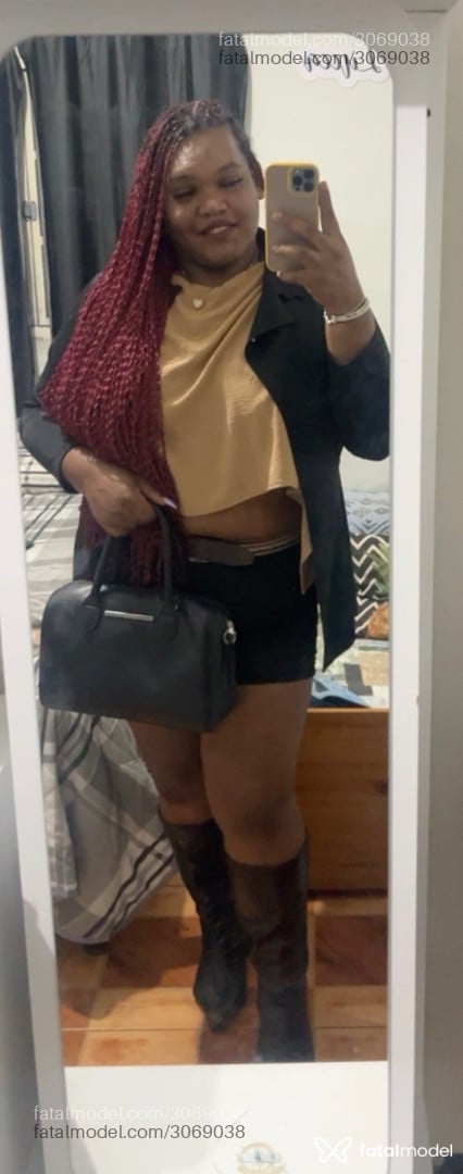 Acompanhante mulher trans morena (o) de olhos pretos - Brenda Mansur