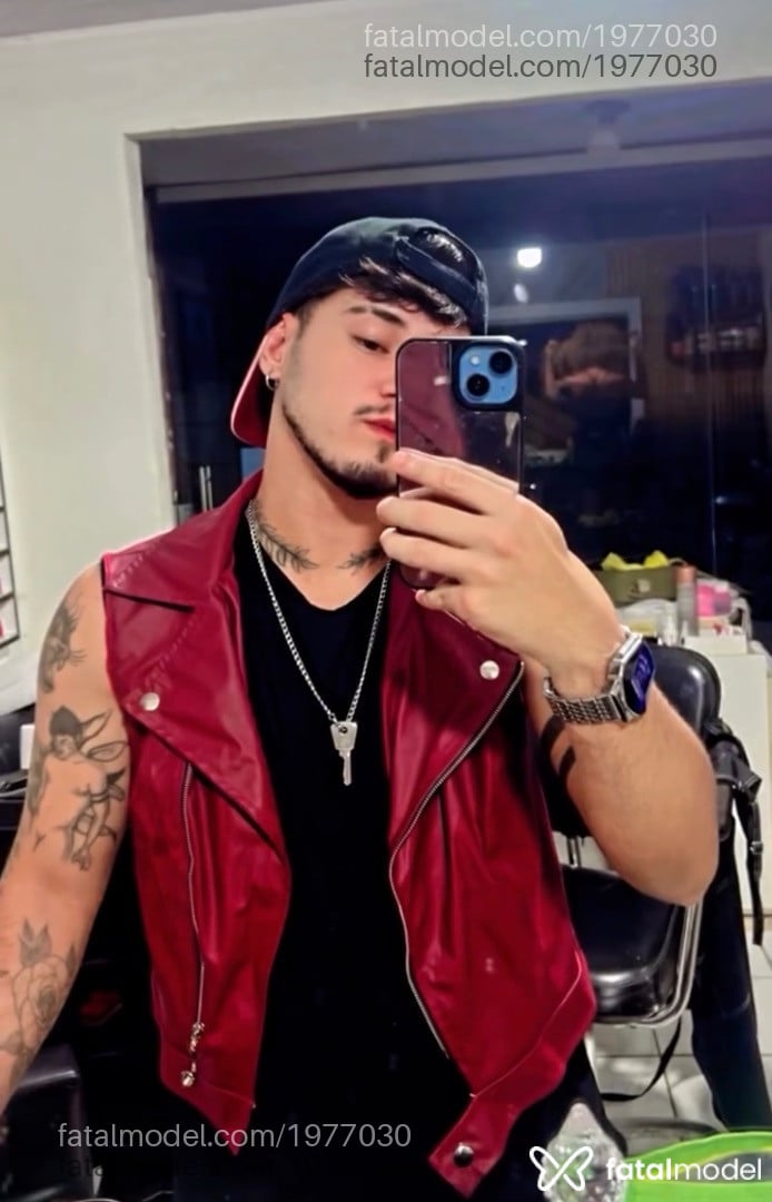 Acompanhante homem trans morena (o) de olhos castanhos - Ftm