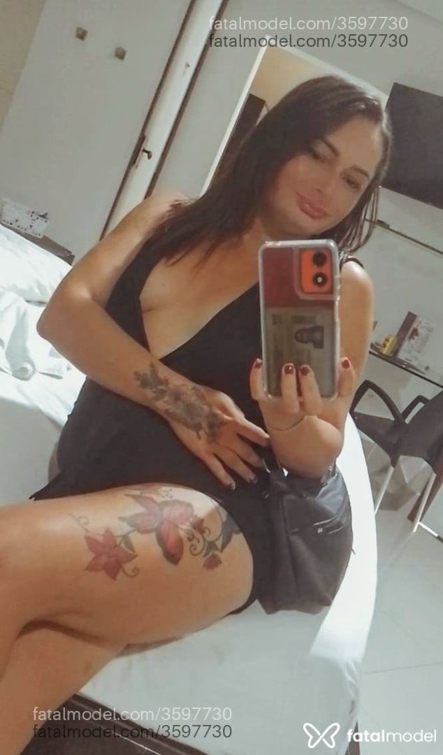 Acompanhante mulher trans com cabelo castanho de olhos castanhos - Ayalla