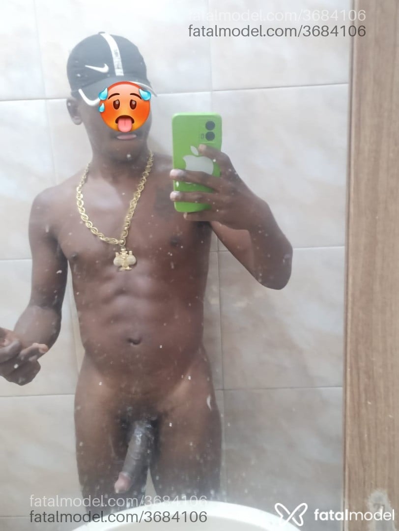 Acompanhante homem loira (o) de olhos pretos - Carlos