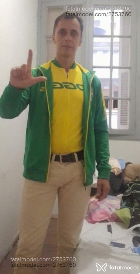 Acompanhante homem com cabelo castanho de olhos mel - Giovanni