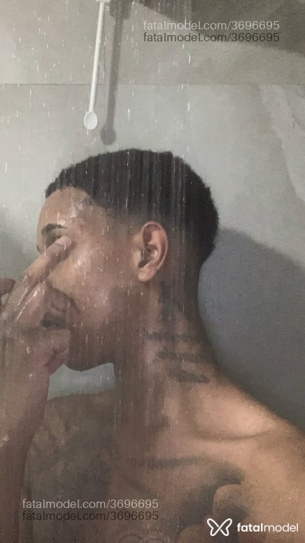 Acompanhante homem morena (o) de olhos pretos - Pedro