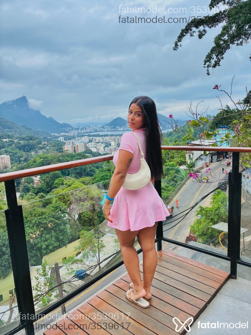 Acompanhante mulher morena (o) de olhos pretos - Jasmin