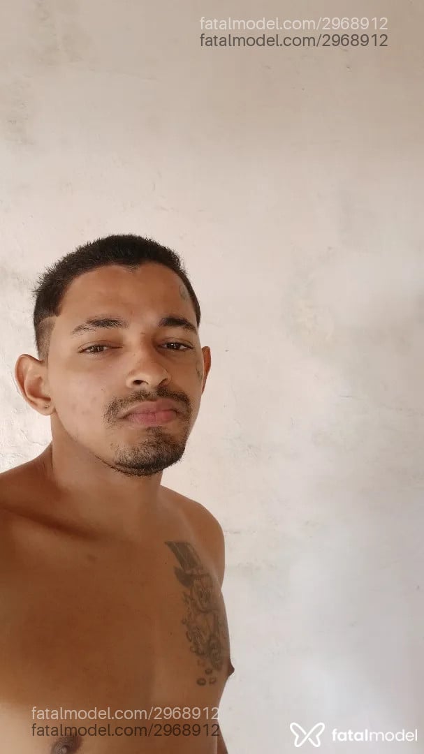 Acompanhante homem morena (o) de olhos castanhos - Vetiin