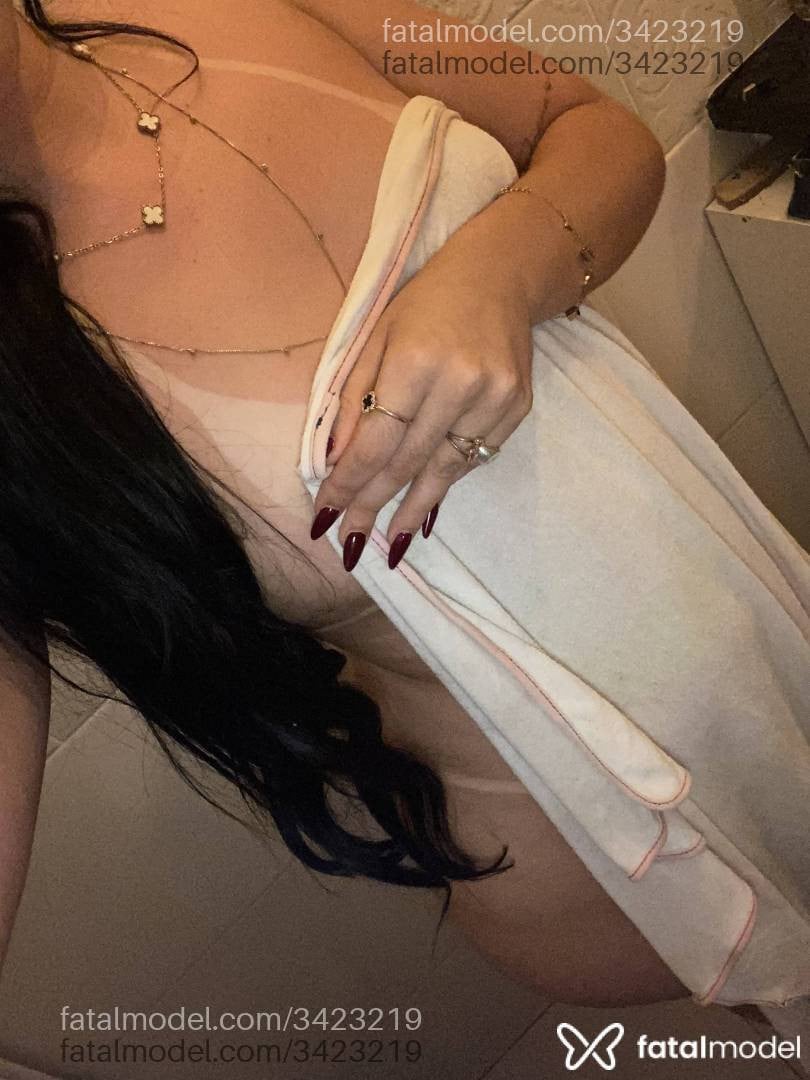 Acompanhante mulher com cabelo castanho de olhos castanhos em Porto Seguro - Vivian Padilha