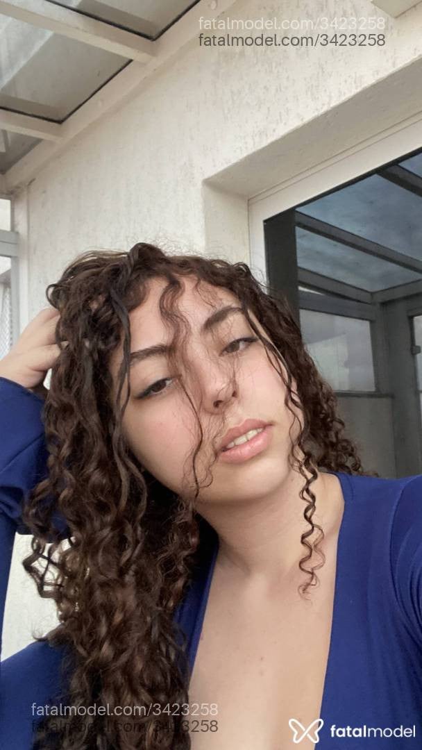 Acompanhante mulher com cabelo castanho de olhos mel - Yasmin