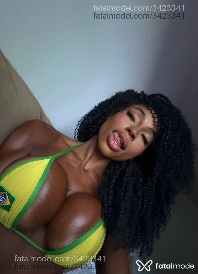 Acompanhante mulher com cabelo castanho de olhos pretos em São Paulo Acompanhante mulher com cabelo castanho de olhos pretos em São Paulo - Morana