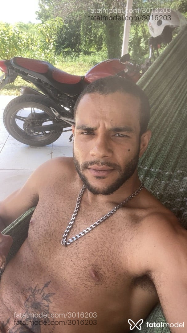 Acompanhante homem morena (o) de olhos castanhos - Mamba Negra