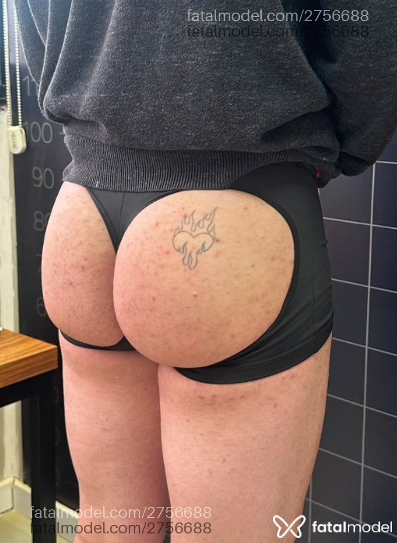 Acompanhante homem morena (o) de olhos pretos - Rabudoo