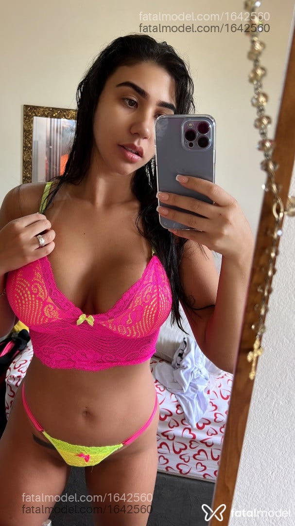 Acompanhante mulher com cabelo castanho de olhos castanhos - Agatha