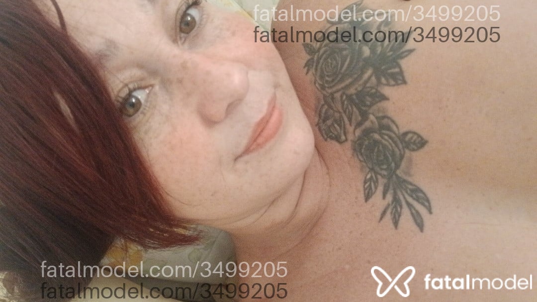 Acompanhante mulher ruiva (o) de olhos mel - May