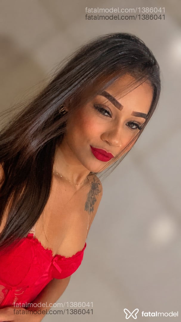 Acompanhante mulher com cabelo castanho de olhos mel - Paola Sacre