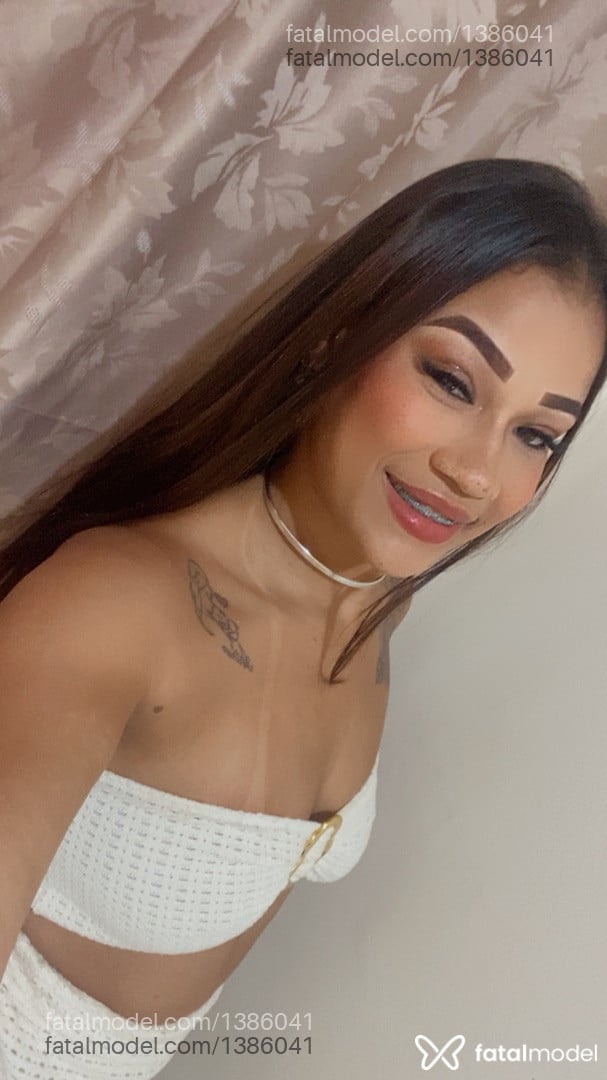 Acompanhante mulher com cabelo castanho de olhos mel - Paola Sacre