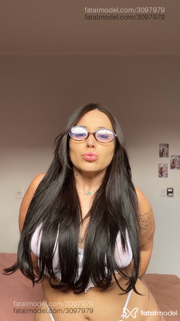 Acompanhante mulher com cabelo castanho de olhos castanhos - Morena