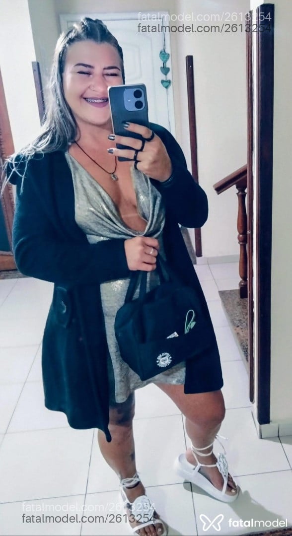 Acompanhante mulher loira (o) de olhos mel - Bella