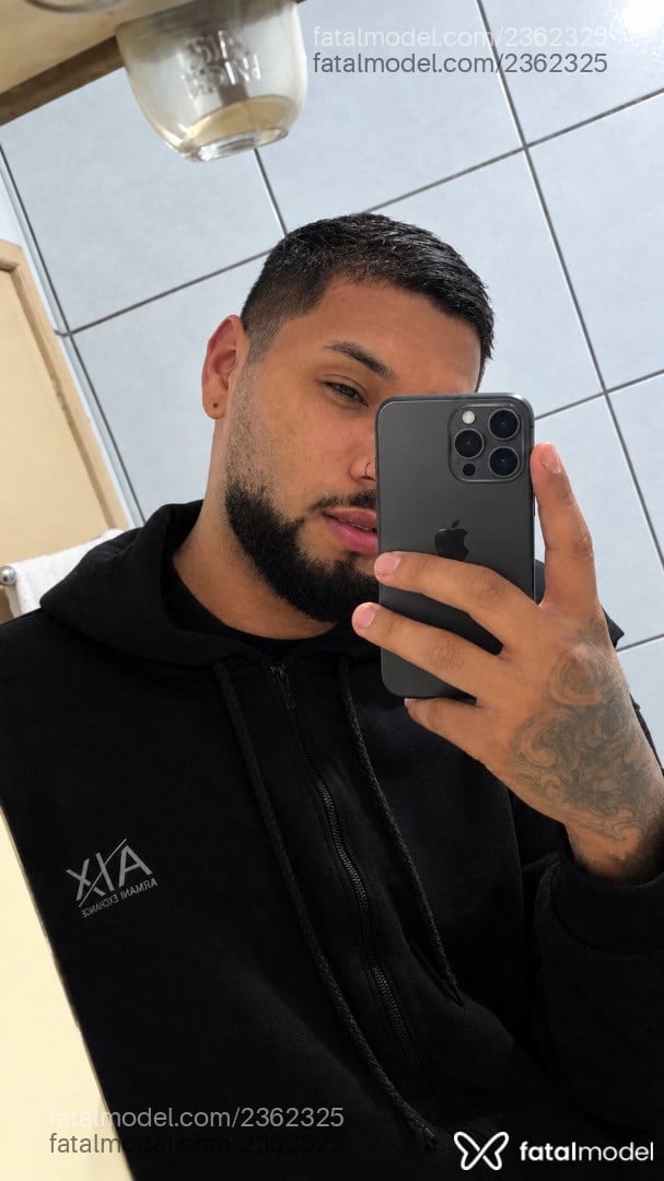 Acompanhante homem morena (o) de olhos castanhos - Cisti