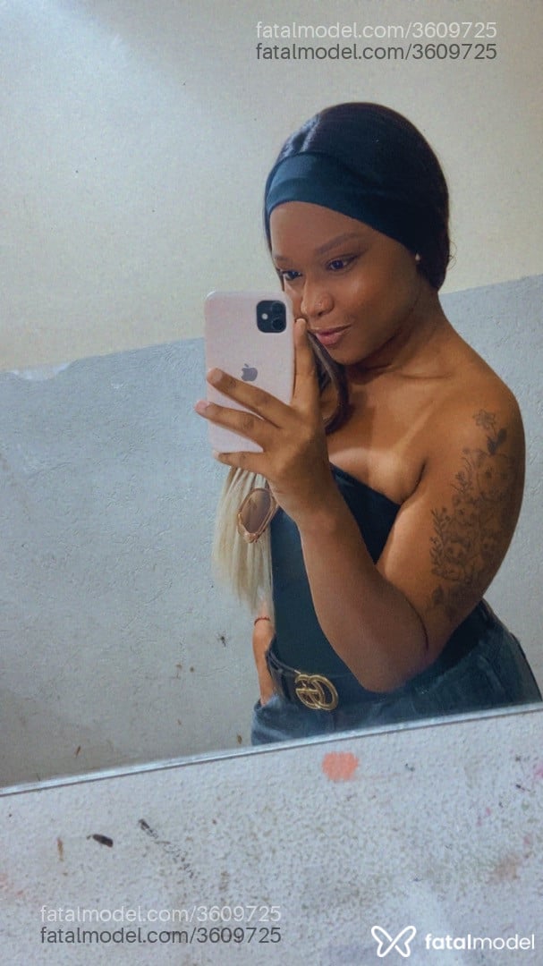 Acompanhante mulher morena (o) de olhos castanhos - Kelly