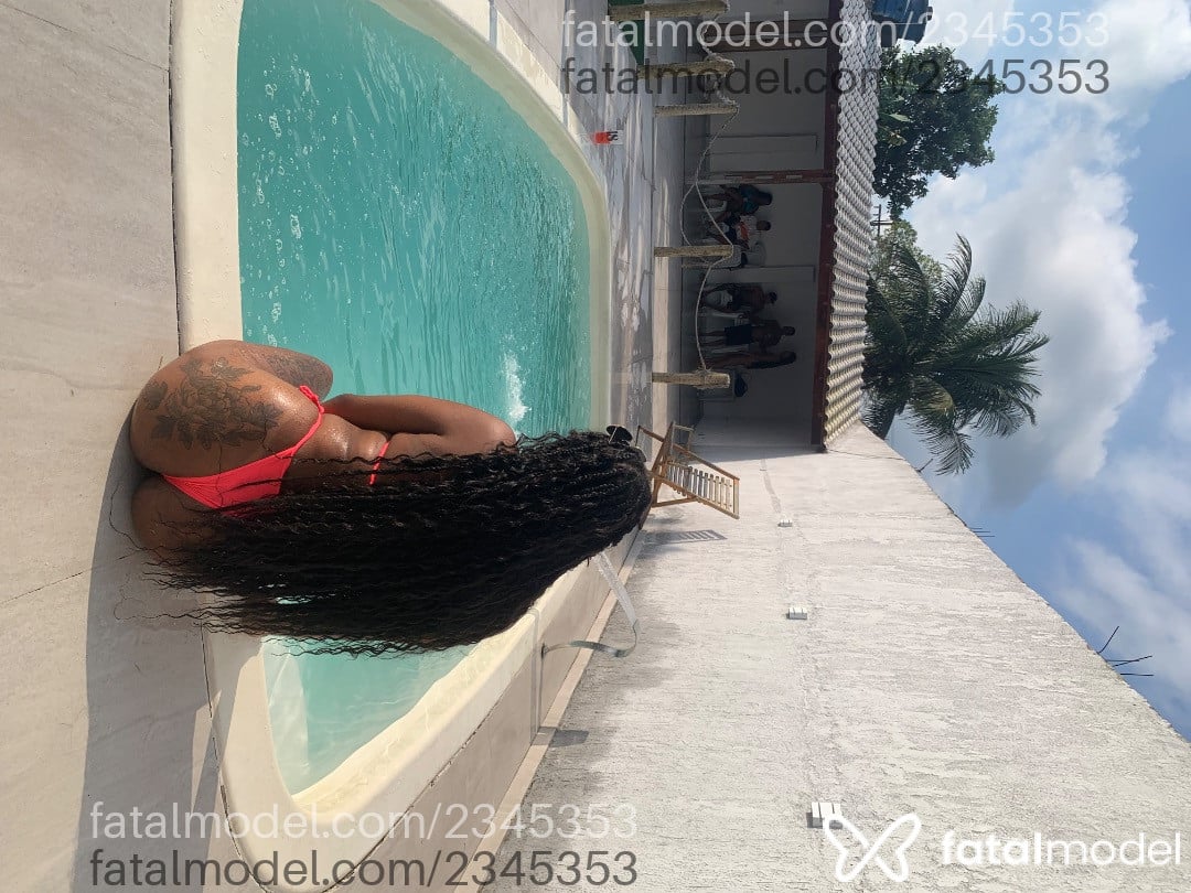 Acompanhante mulher com cabelo castanho de olhos pretos - Ruhby