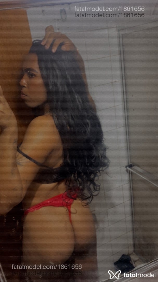 Acompanhante mulher trans com cabelo castanho de olhos castanhos - Pietra Andrade