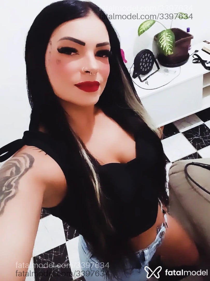Acompanhante mulher morena (o) de olhos castanhos - Brenda