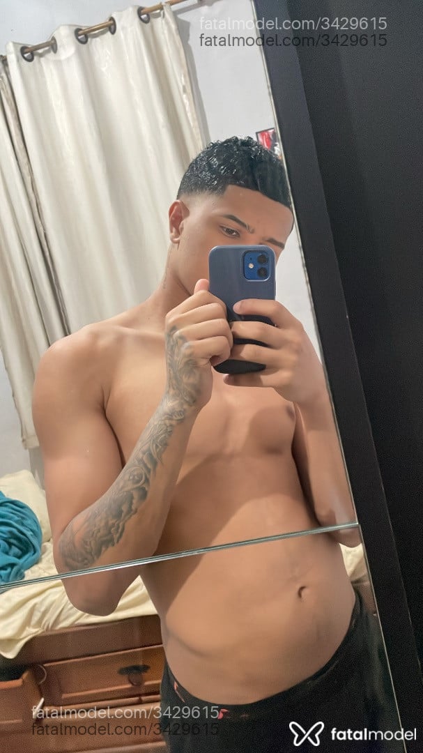 Acompanhante homem com cabelo castanho de olhos castanhos - Kayke Ribeiro