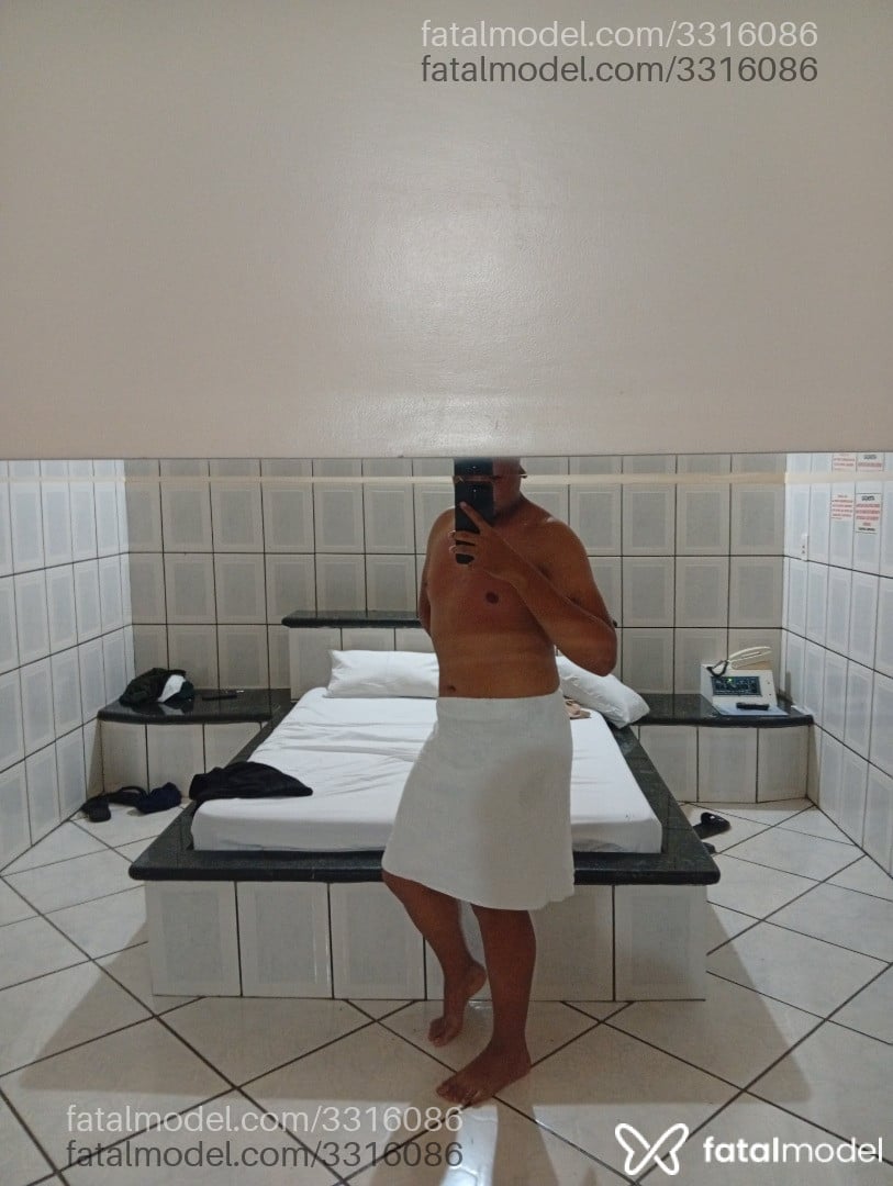 Acompanhante homem morena (o) de olhos pretos - Freitas