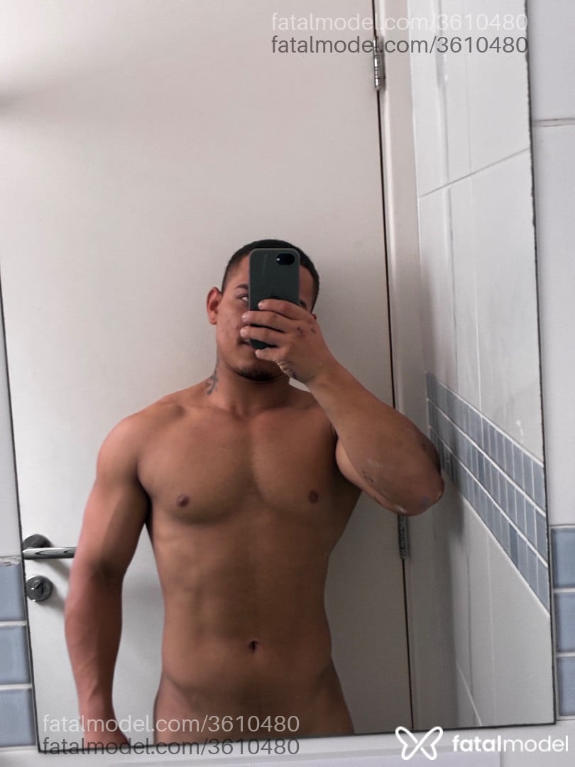 Acompanhante homem com cabelo castanho de olhos castanhos - Alves
