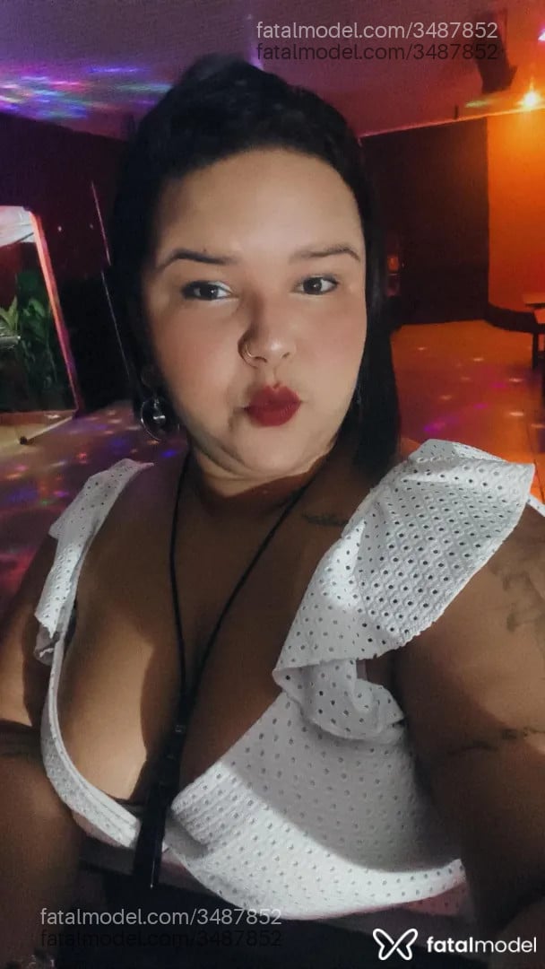 Acompanhante mulher morena (o) de olhos castanhos - Roh