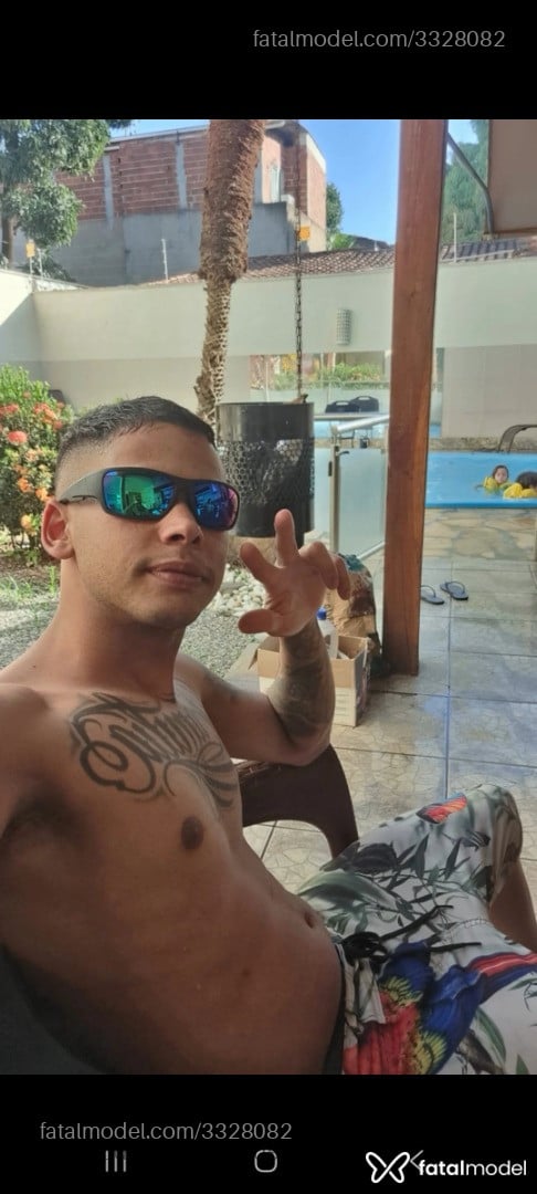 Acompanhante homem com cabelo castanho de olhos castanhos - Santos