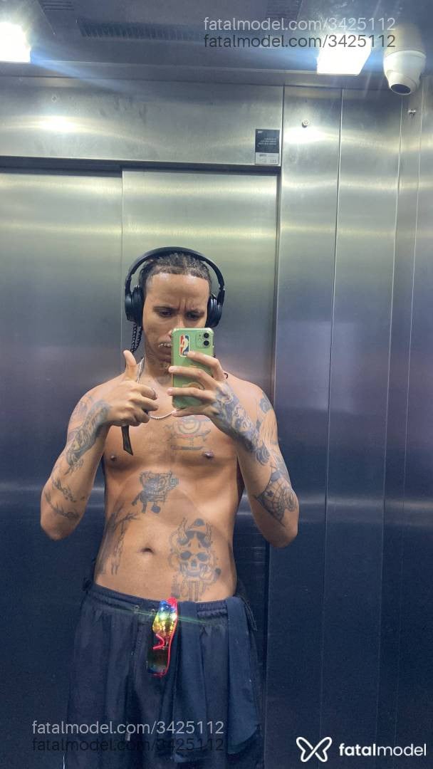 Acompanhante homem com cabelo castanho de olhos mel em Balneário Camboriú - Theo Hernandez