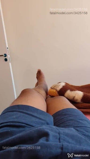 Acompanhante homem com cabelo grisalho de olhos pretos em Virtual - Daniel