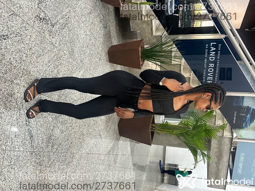 Acompanhante mulher com cabelo castanho de olhos castanhos - Rafaela Monteiro