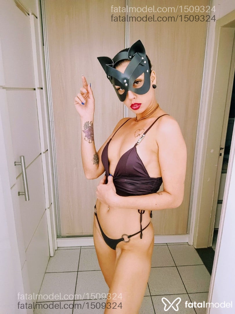 Acompanhante mulher com cabelo castanho de olhos castanhos - Ferraz