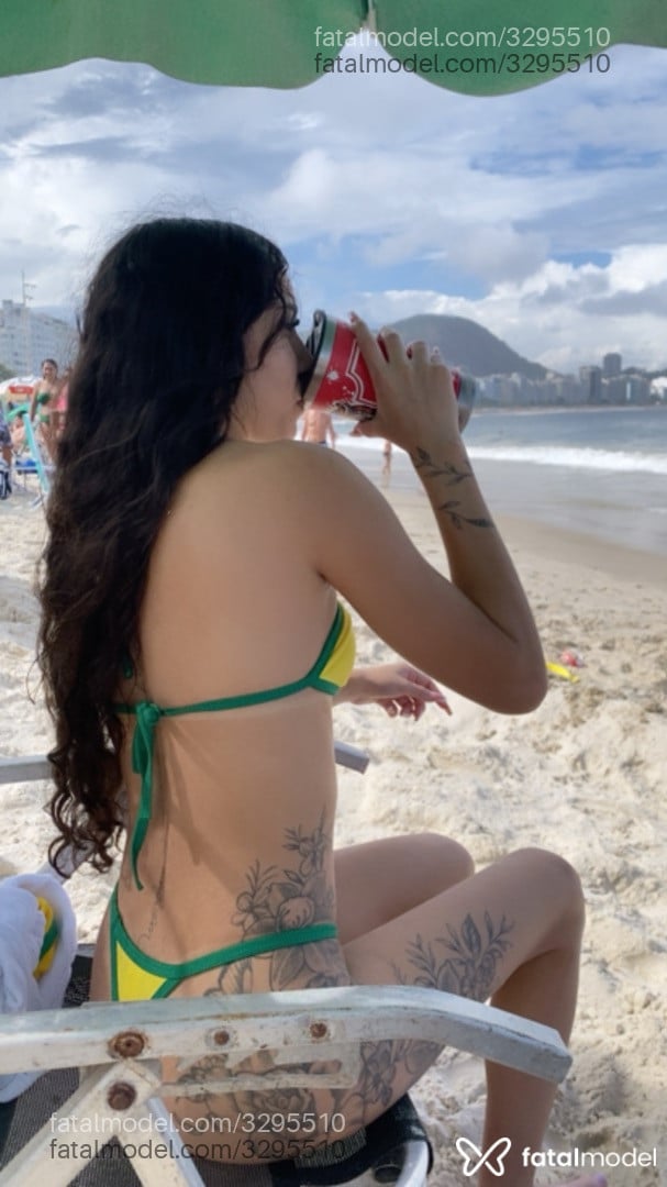 Acompanhante mulher com cabelo castanho de olhos pretos - Ana Liz