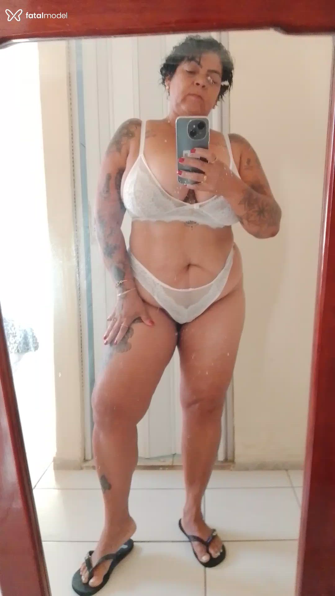 Acompanhante mulher morena (o) de olhos castanhos - Laura Acompanhante mulher morena (o) de olhos castanhos - Laura