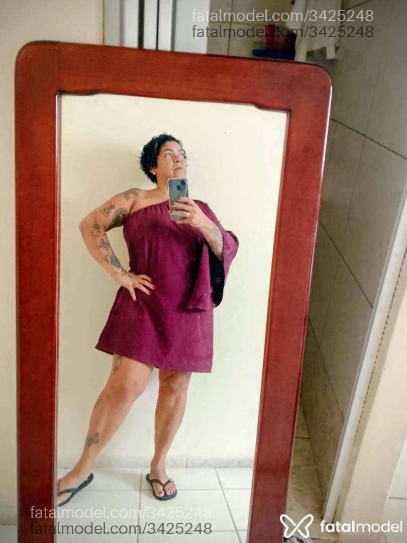Acompanhante mulher morena (o) de olhos castanhos - Laura