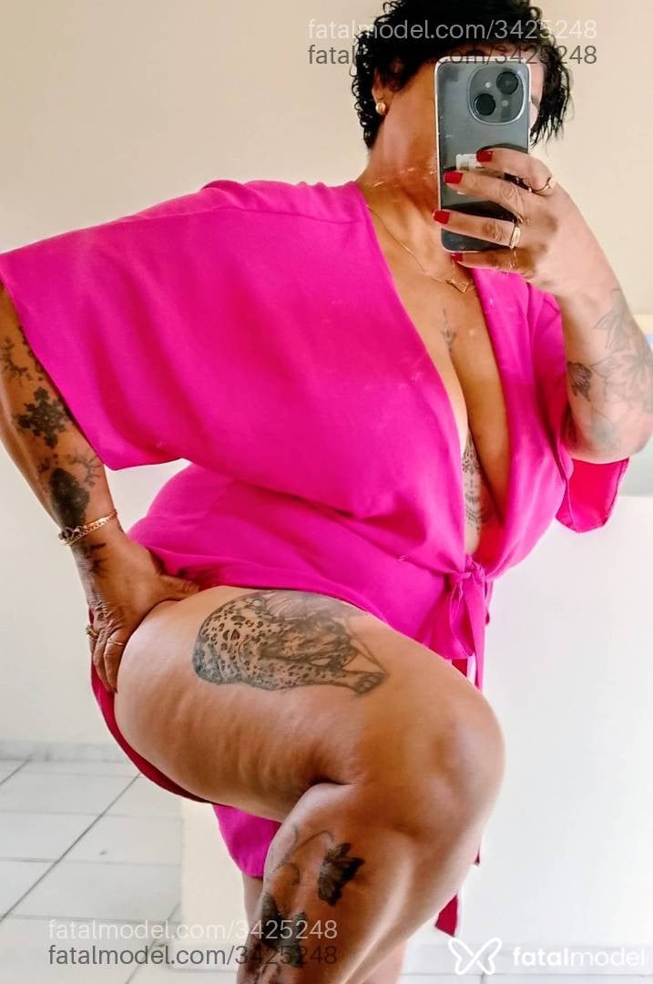 Acompanhante mulher morena (o) de olhos castanhos - Laura