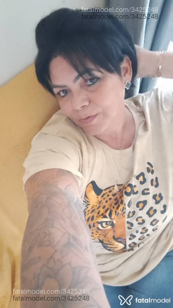Acompanhante mulher morena (o) de olhos castanhos - Laura