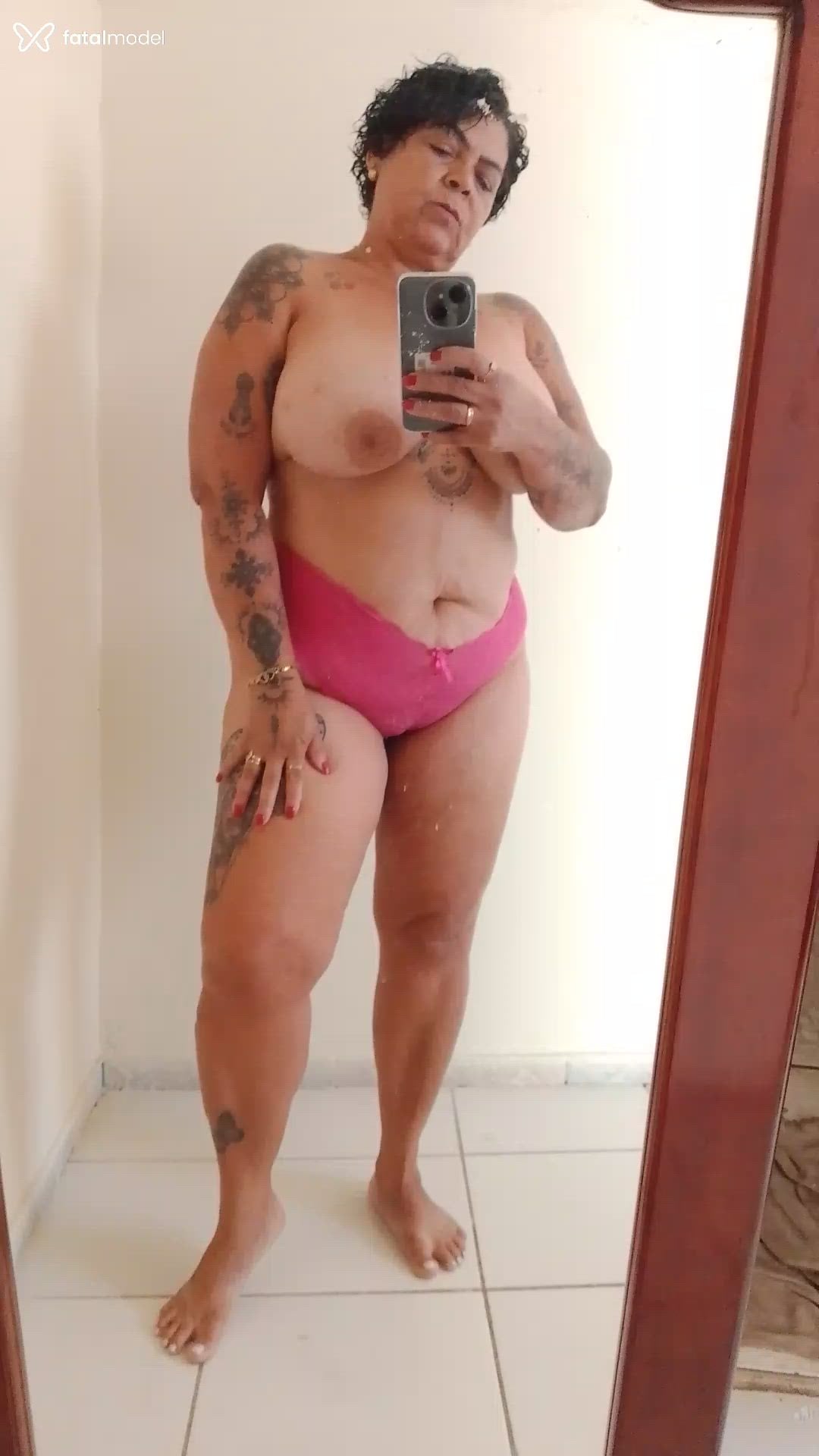 Acompanhante mulher morena (o) de olhos castanhos - Laura Acompanhante mulher morena (o) de olhos castanhos - Laura