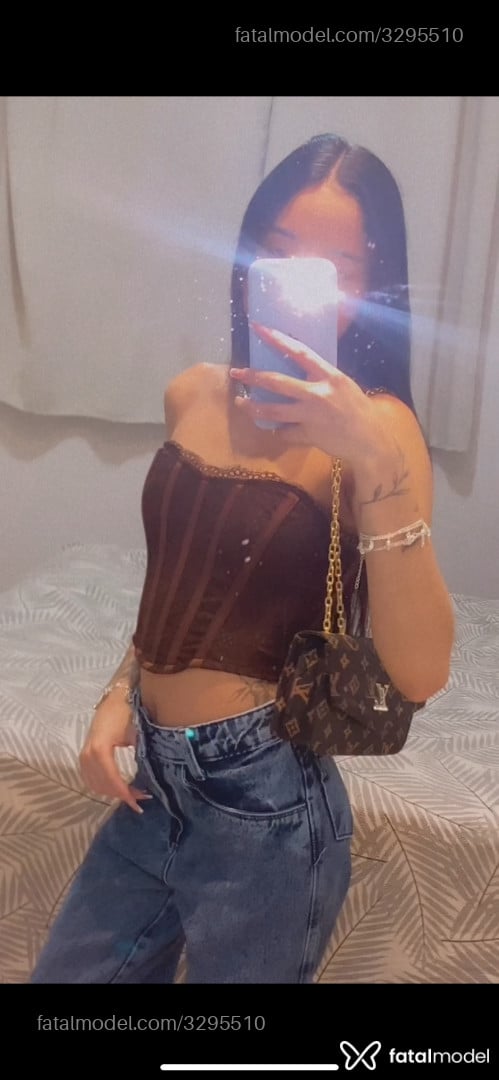 Acompanhante mulher com cabelo castanho de olhos pretos - Ana Liz
