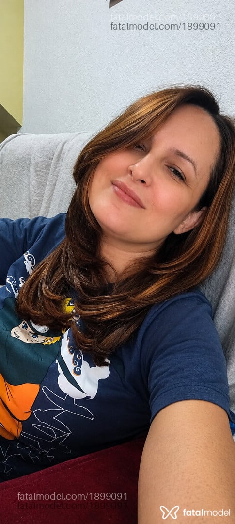 Acompanhante mulher com cabelo castanho de olhos mel - Bella
