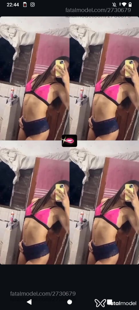 Acompanhante mulher trans com cabelo castanho de olhos castanhos - Giovanna Ferreira
