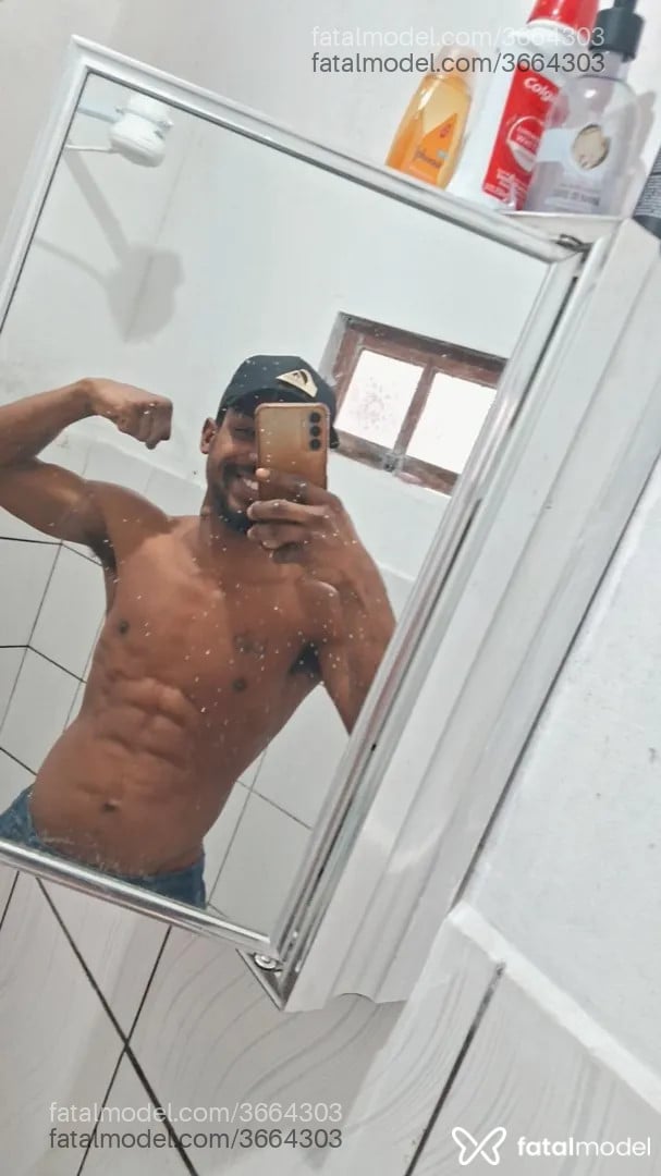 Acompanhante homem com cabelo castanho de olhos castanhos - Daniel