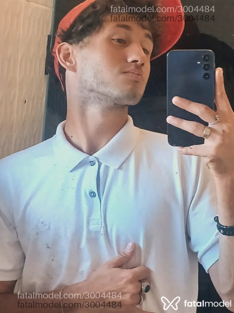 Acompanhante homem morena (o) de olhos castanhos - Pietro